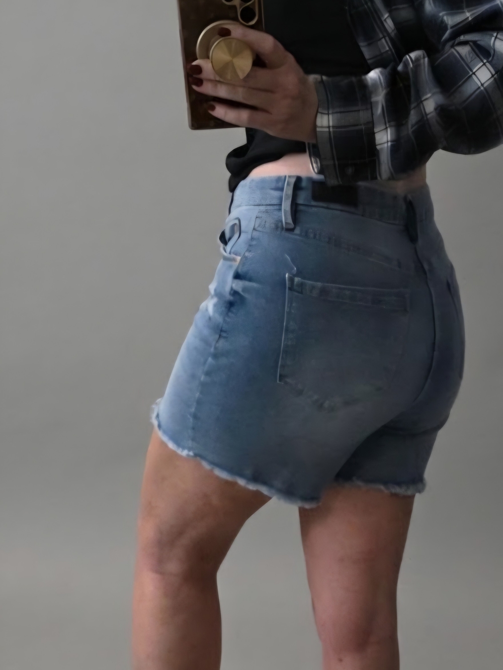 Nicole Miller New York Stretch High-Rise Light Blue Denim Shorts with Frayed Hem - Picture 2 of 11